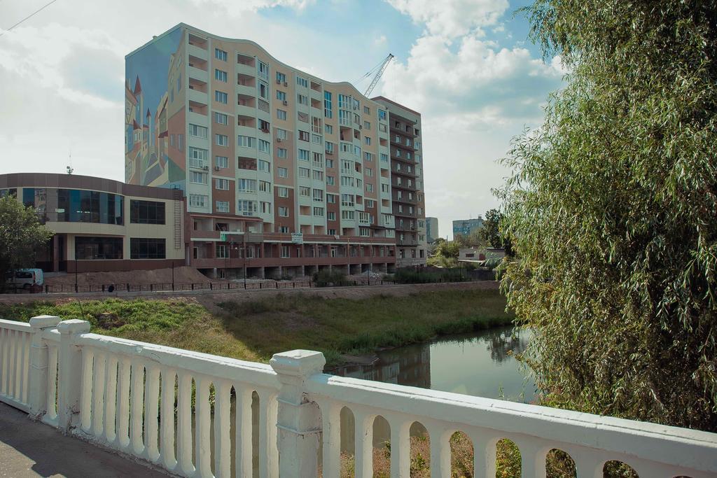 Molex Apartments 2 チェルニーヒウ エクステリア 写真